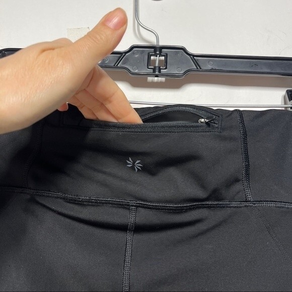 Athleta Velocity Stash Pocket Colorblock Capri in Antique Burgundy/Black S - Picture 13 of 15